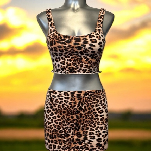 FREE 💟H&M Leopard Print Skirt Set - Picture 1 of 12